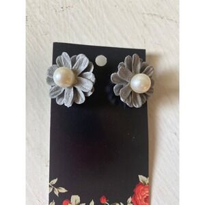 Flower Stud Earrings Pearl Center Gray Petal‎ Women's Fashion Jewelry